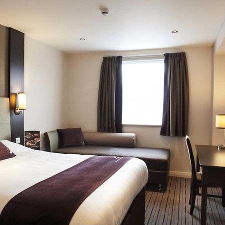 Premier Inn London Greenford Exterior foto